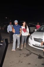 Saif Ali Khan,Kareena Kapoor snapped at the airport in Mumbai on 12th Aug 2012 (15).JPG